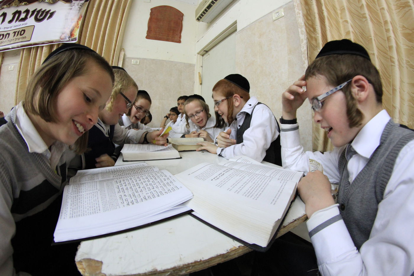 ל"ג בעומר בשכונת ריב"ל בבית שמש • תיעוד