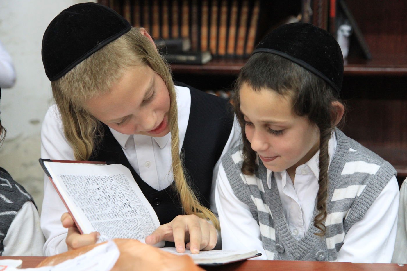 ל"ג בעומר בשכונת ריב"ל בבית שמש • תיעוד