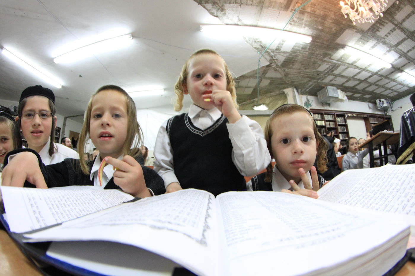 ל"ג בעומר בשכונת ריב"ל בבית שמש • תיעוד