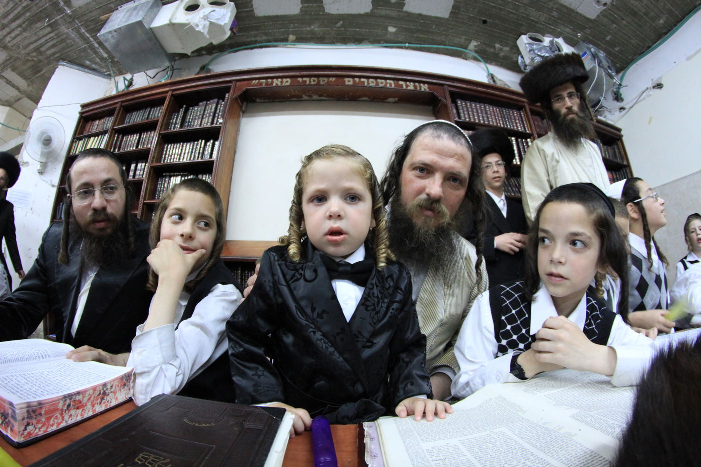 ל"ג בעומר בשכונת ריב"ל בבית שמש • תיעוד