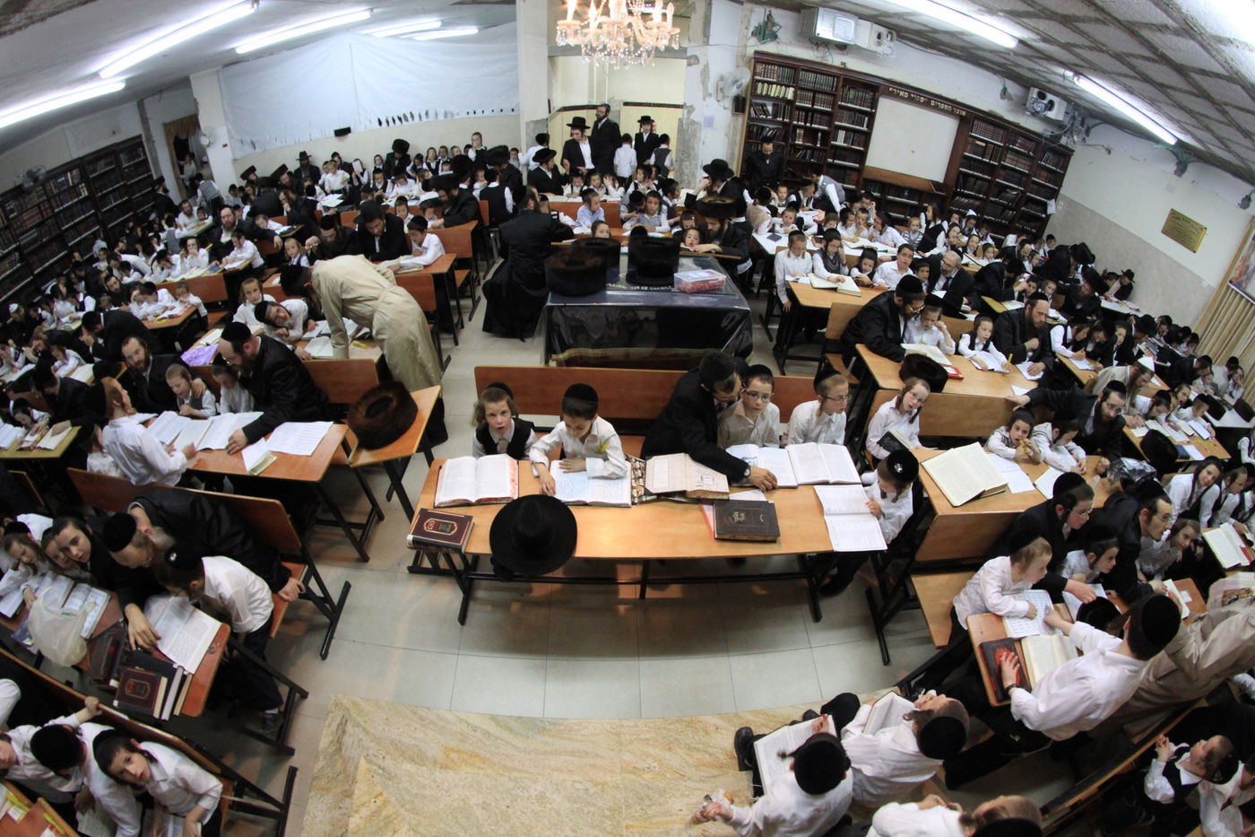 ל"ג בעומר בשכונת ריב"ל בבית שמש • תיעוד