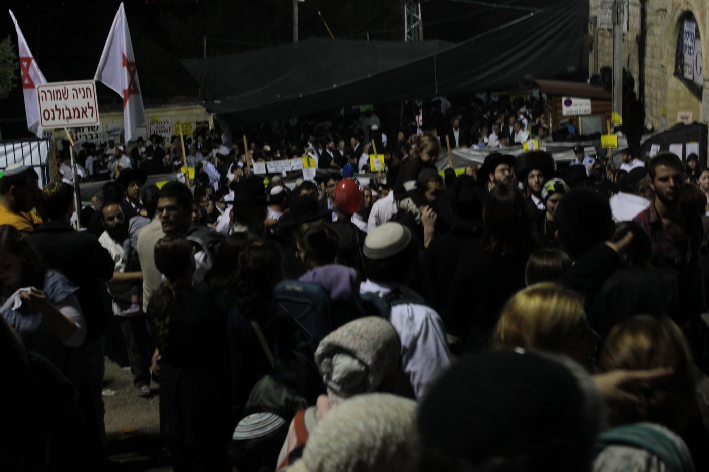 אוֹר מֻפְלֶא אוֹר הַיְקוֹד הֵם יוֹקְדִים: תיעוד ענק ממירון