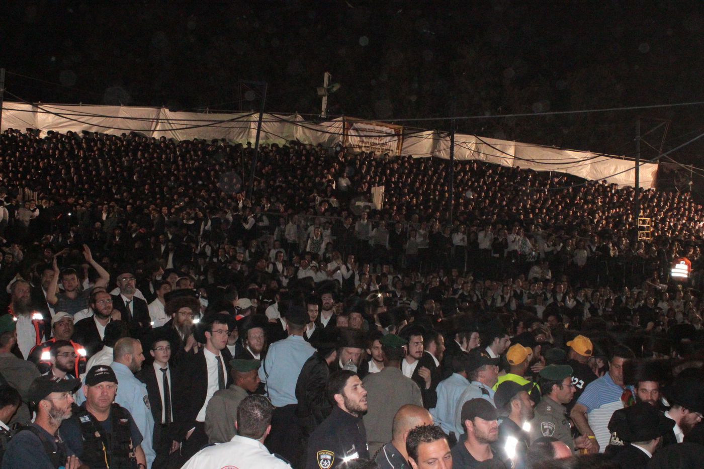 אוֹר מֻפְלֶא אוֹר הַיְקוֹד הֵם יוֹקְדִים: תיעוד ענק ממירון