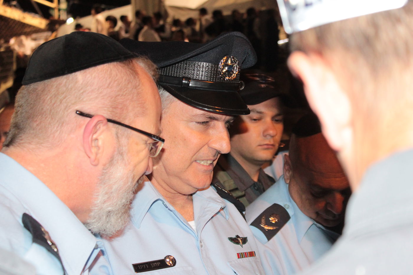 אוֹר מֻפְלֶא אוֹר הַיְקוֹד הֵם יוֹקְדִים: תיעוד ענק ממירון