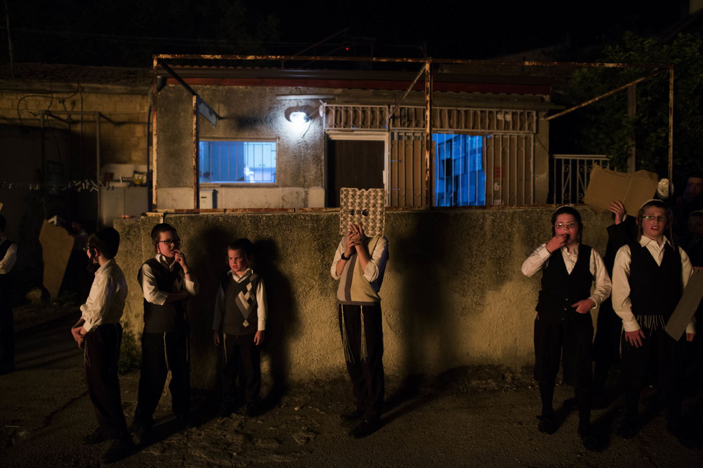 חגיגות ל"ג בעומר בשכונת מאה שערים בירושלים • צפו