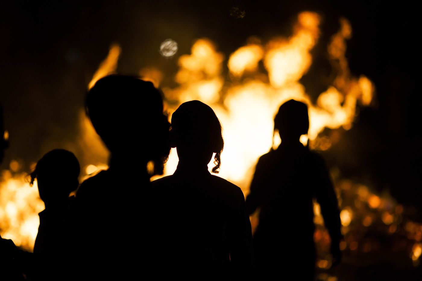 חגיגות ל"ג בעומר בשכונת מאה שערים בירושלים • צפו