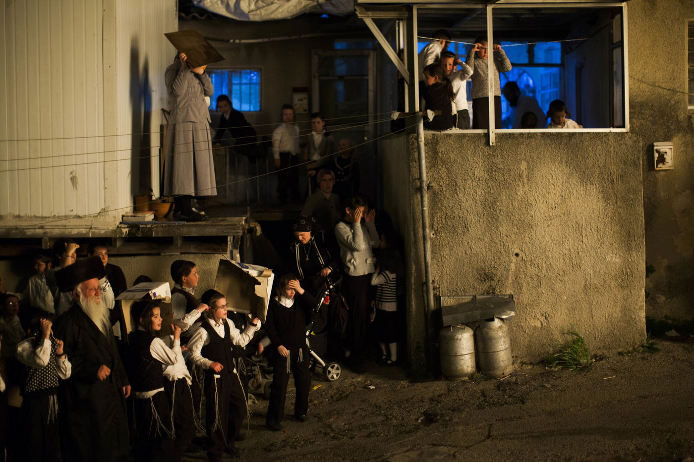 חגיגות ל"ג בעומר בשכונת מאה שערים בירושלים • צפו