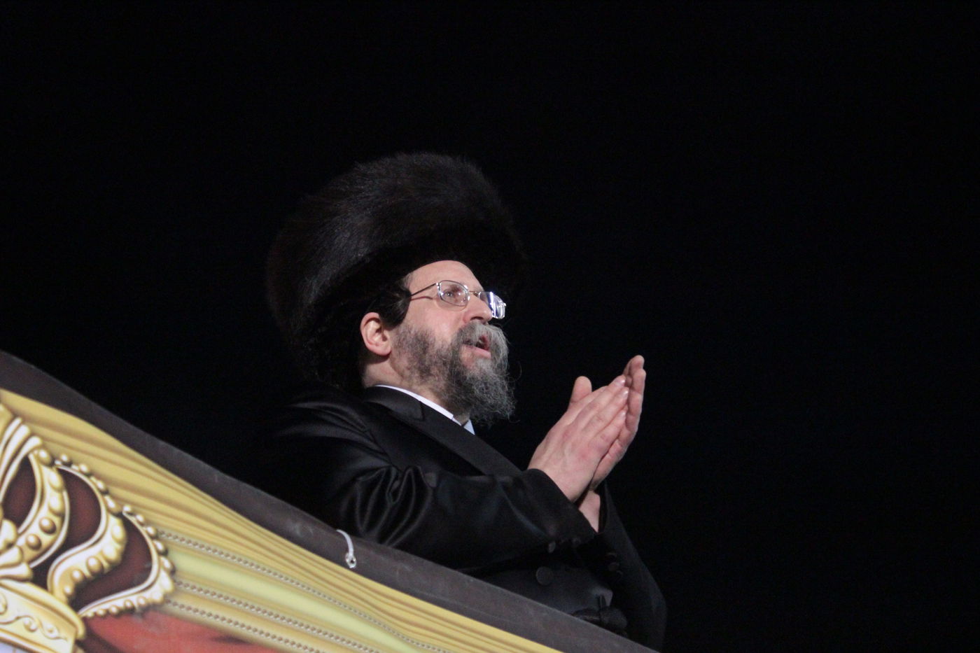 אוֹר מֻפְלֶא אוֹר הַיְקוֹד הֵם יוֹקְדִים: תיעוד ענק ממירון