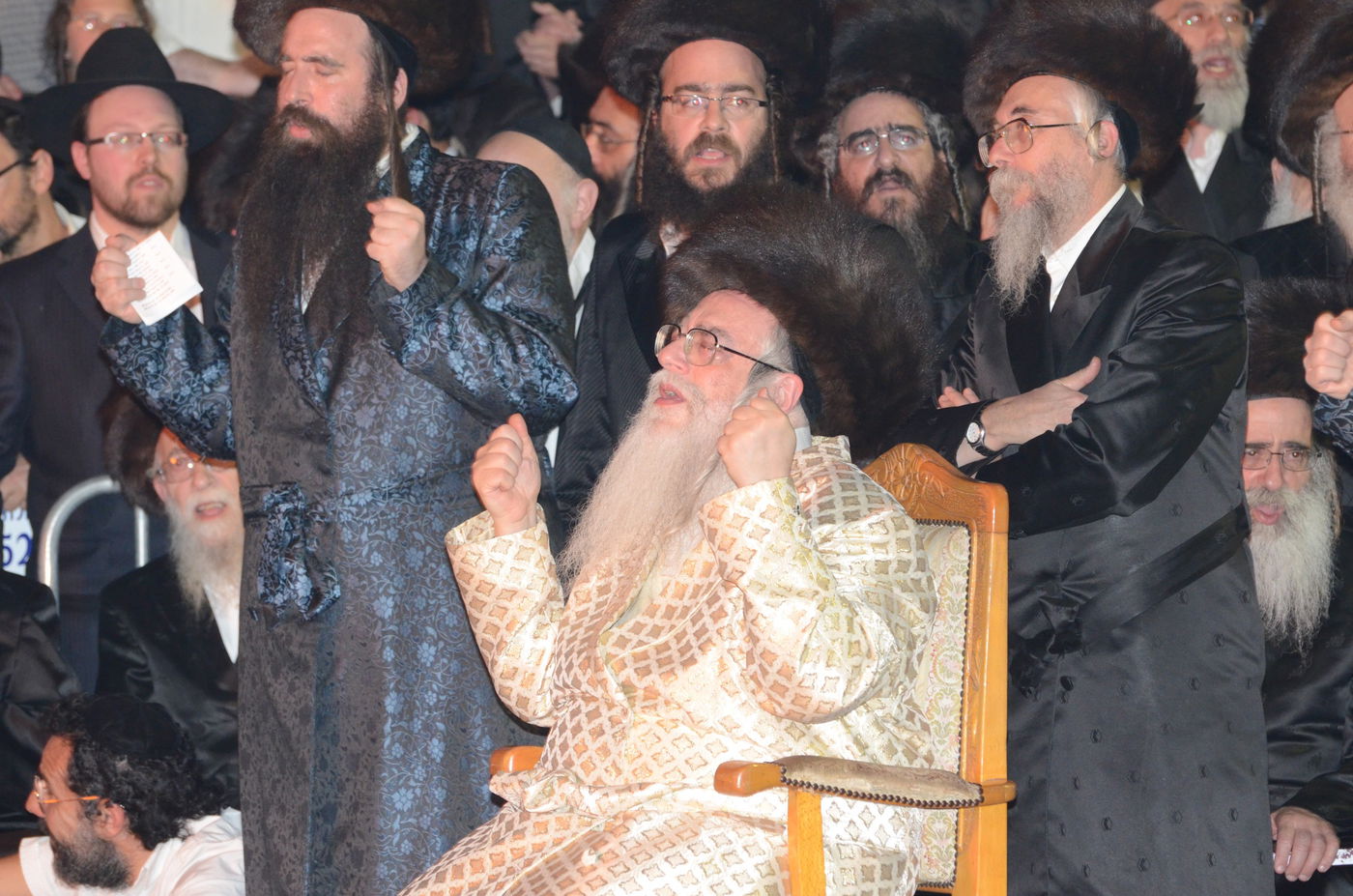 ההדלקה בצאנז נקנתה ב-100,000 ש"ח