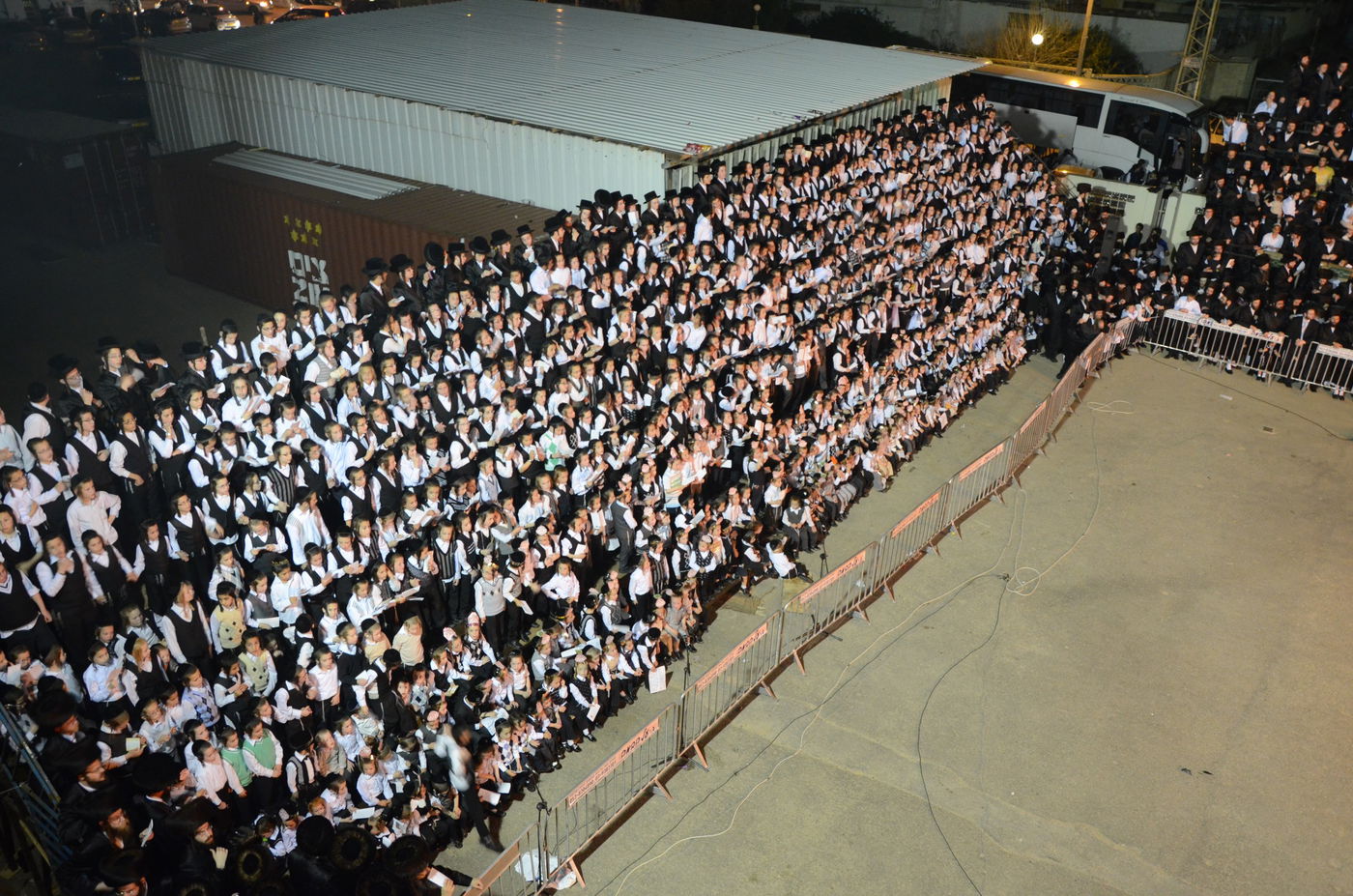 ההדלקה בצאנז נקנתה ב-100,000 ש"ח