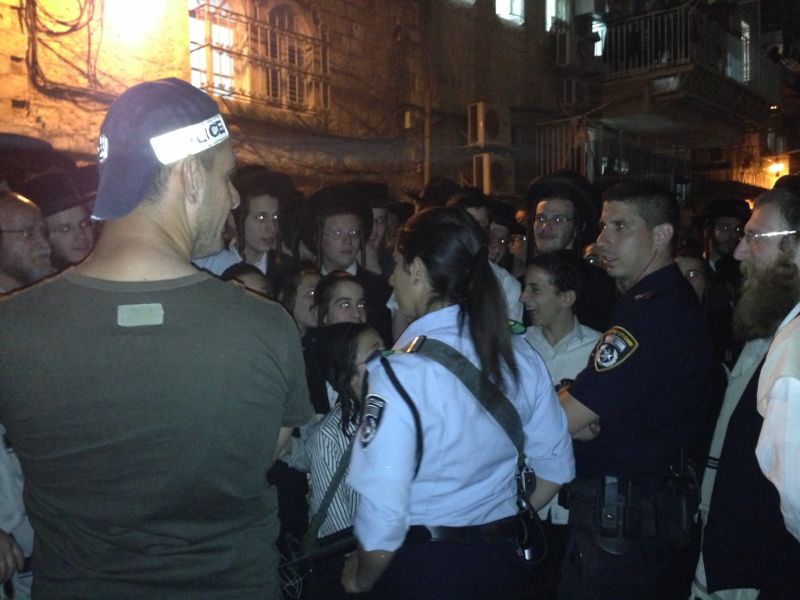 כוחות המשטרה בזירת השריפה