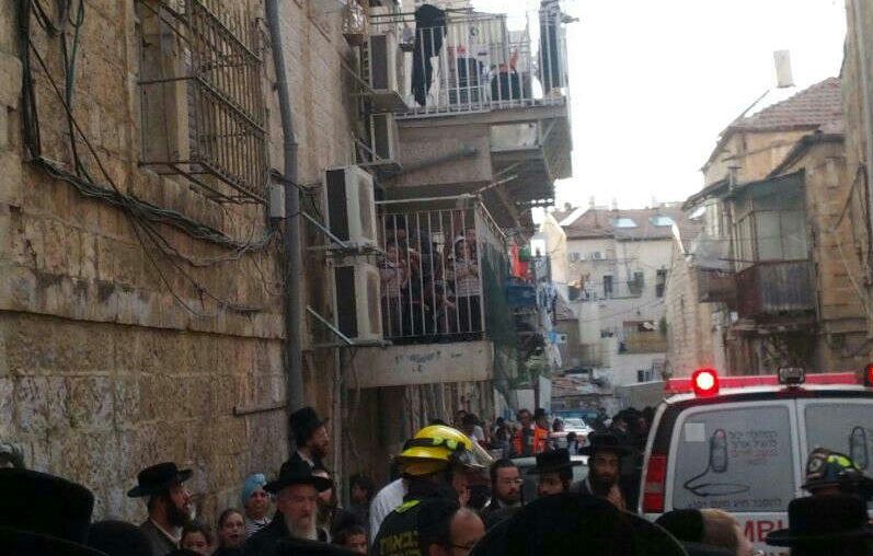 שריפה במאה שערים: פצוע קל כתוצאה משאיפת עשן