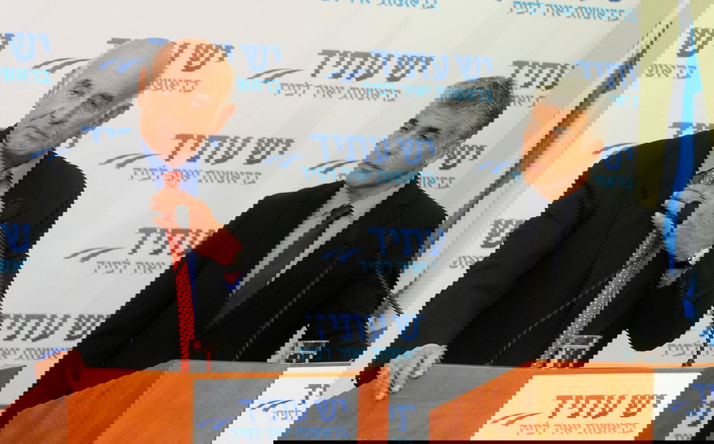 פרי והממונה עליו יאיר לפיד