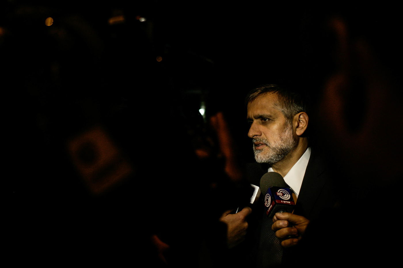 "מרגיש שבגדו בו", אלי ישי