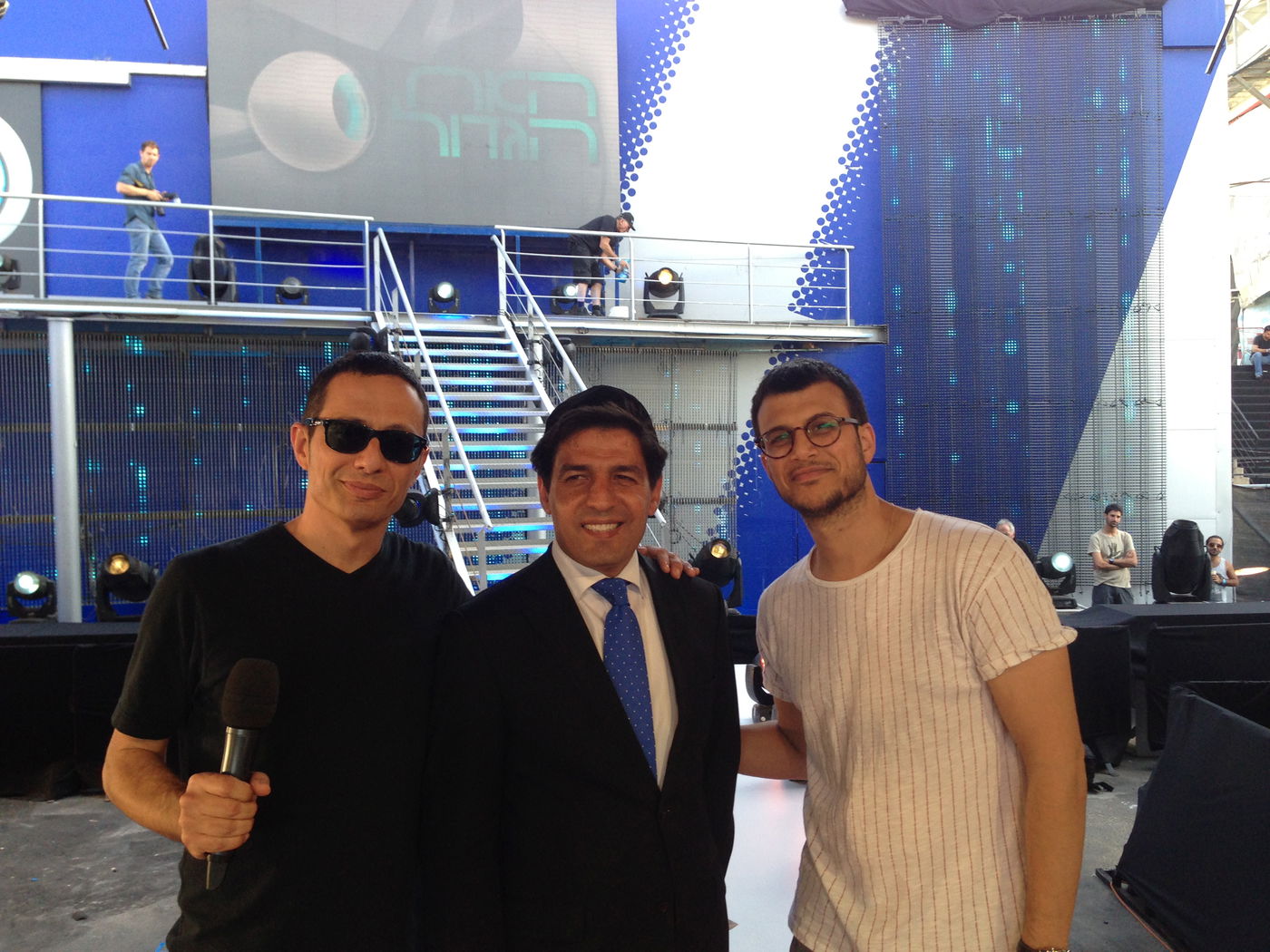 צפו: רב הסלבס קובע מזוזה בבית האח הגדול 5