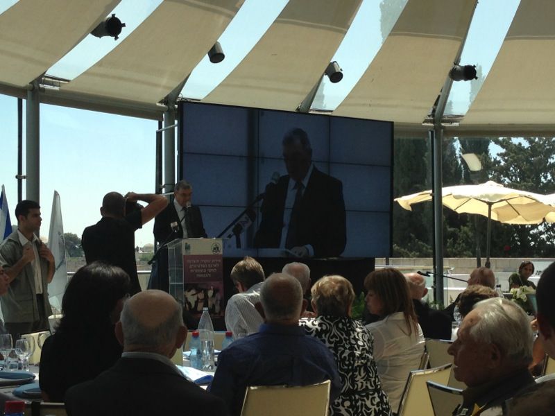 אבנר שלו נואם באירוע