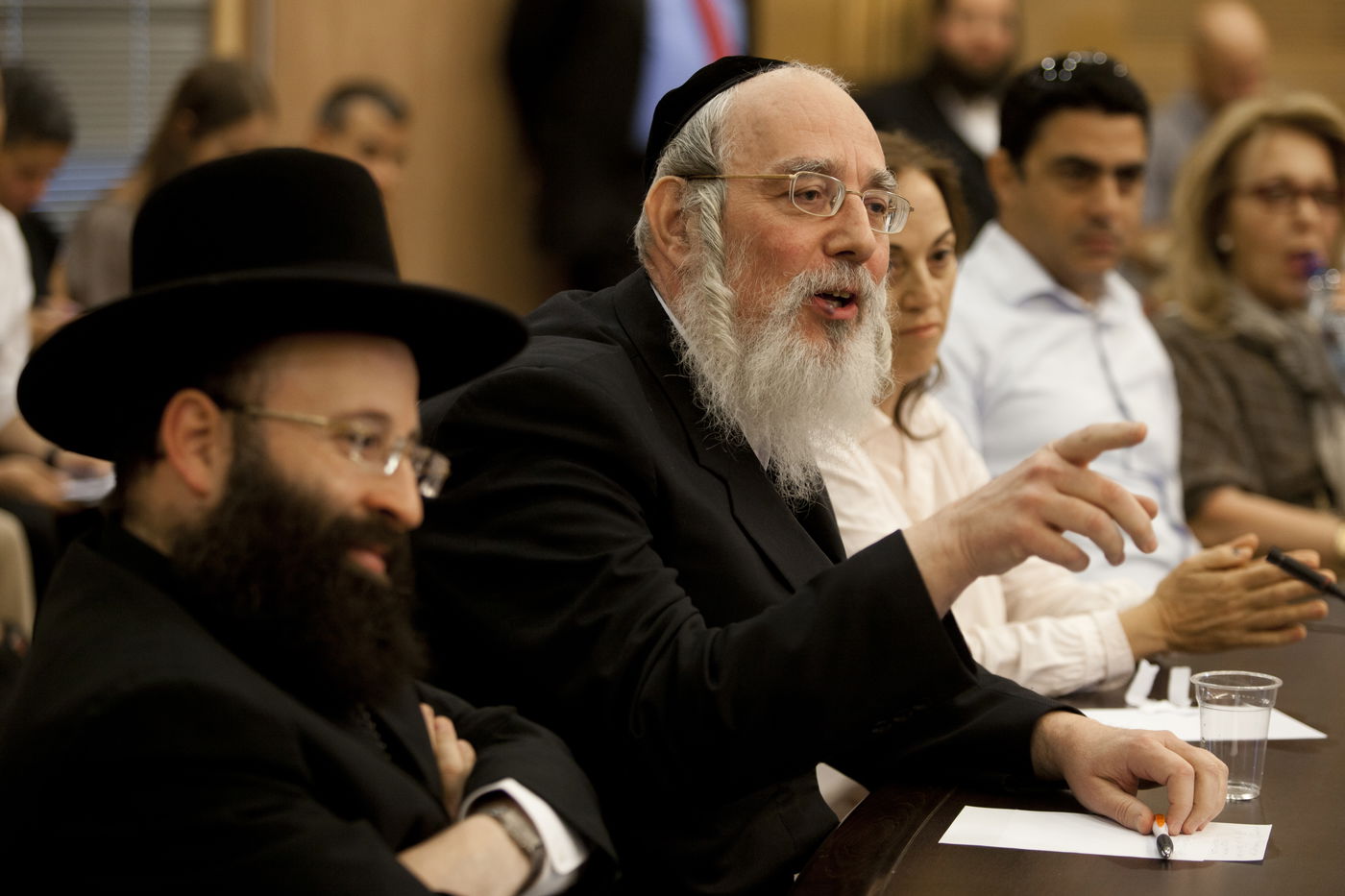 הדיון בוועדה, היום