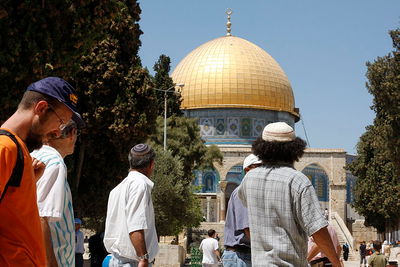 משרד הדתות מגבש תקנות: יהודים יוכלו להתפלל בהר הבית