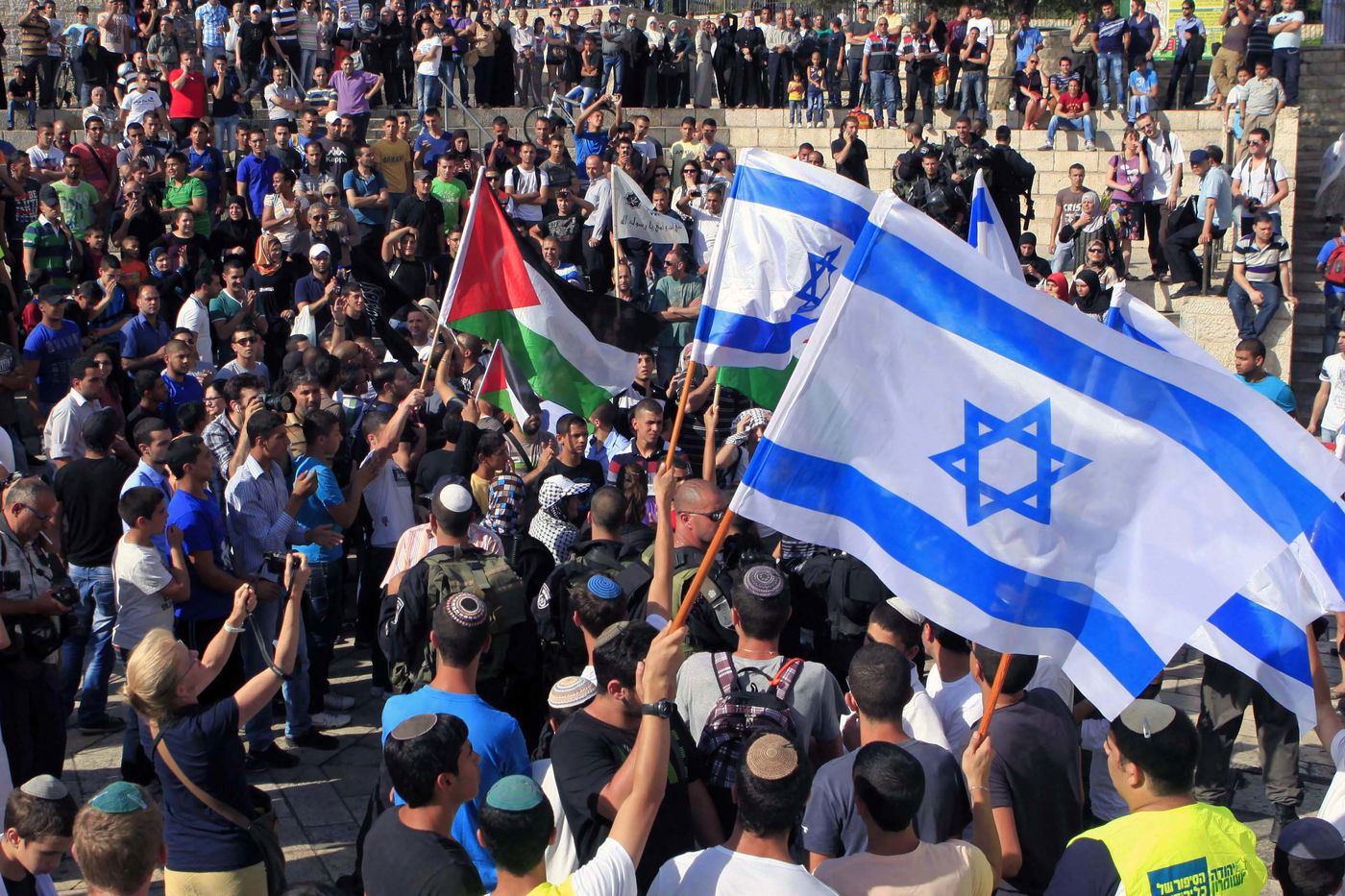 חגיגה שכזו: ריקוד דגלים ביום ירושלים • גלריה