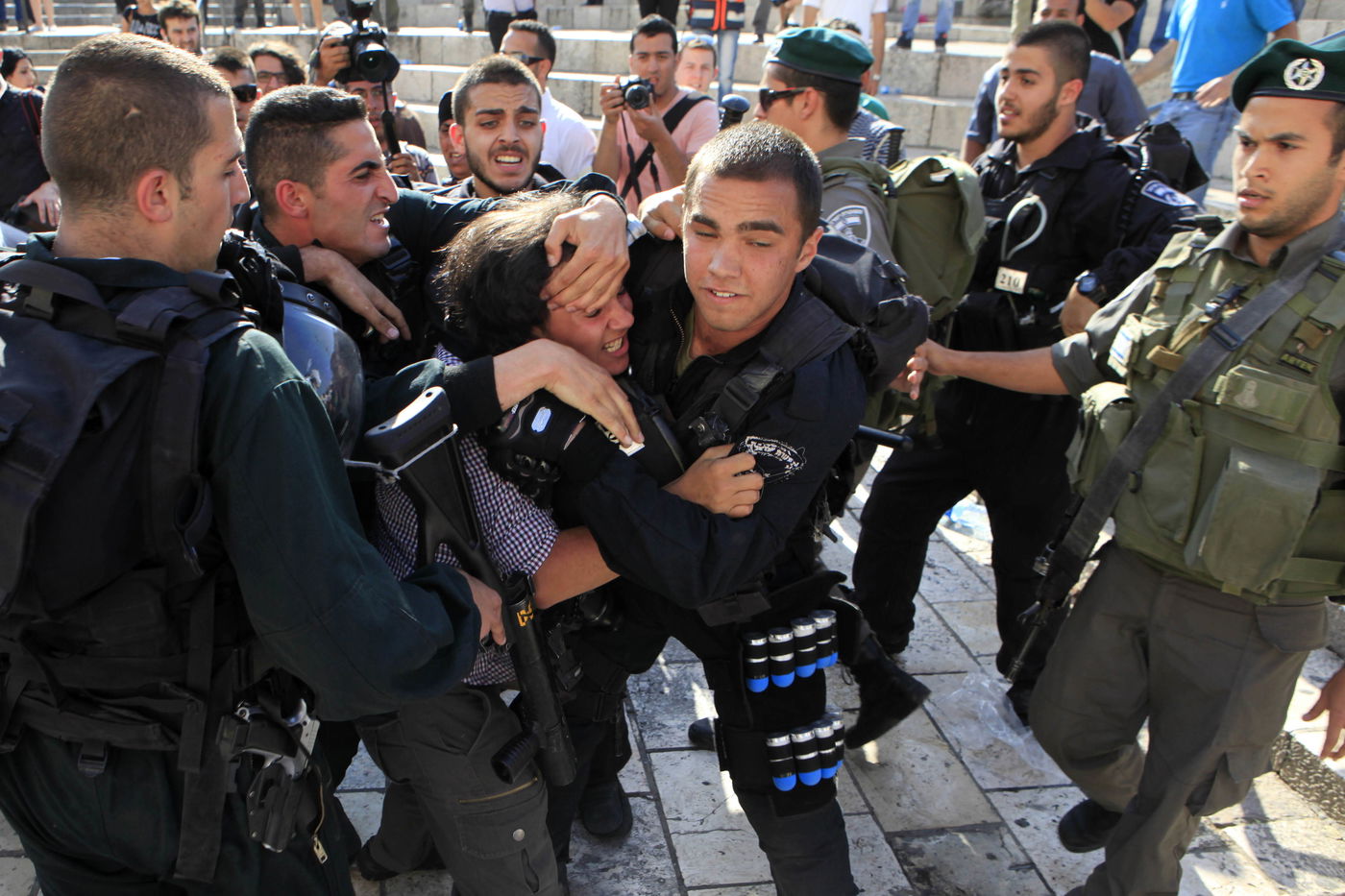 חגיגה שכזו: ריקוד דגלים ביום ירושלים • גלריה