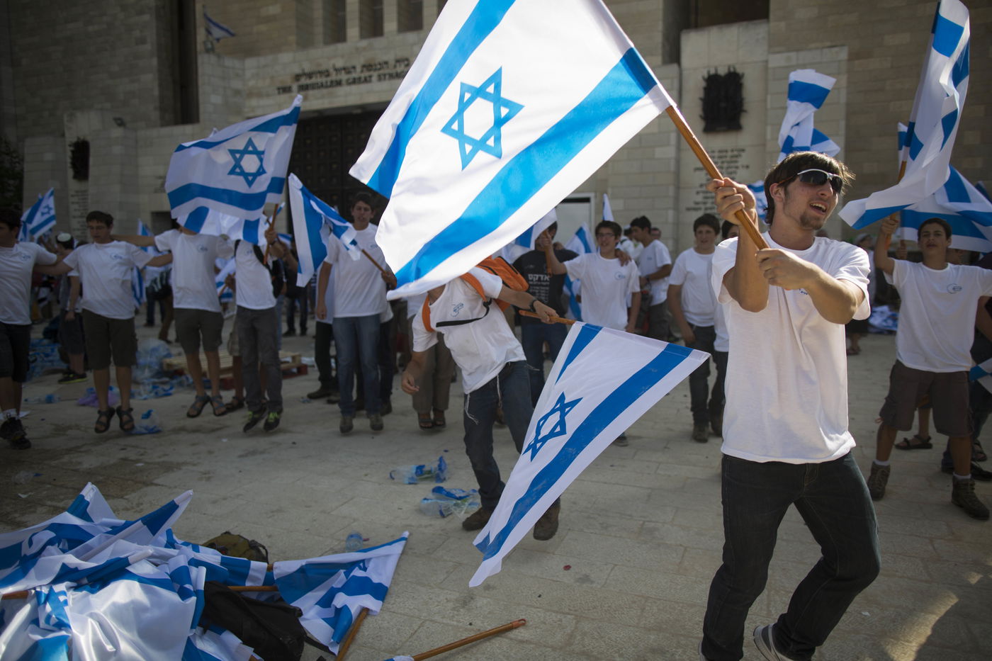 חגיגה שכזו: ריקוד דגלים ביום ירושלים • גלריה