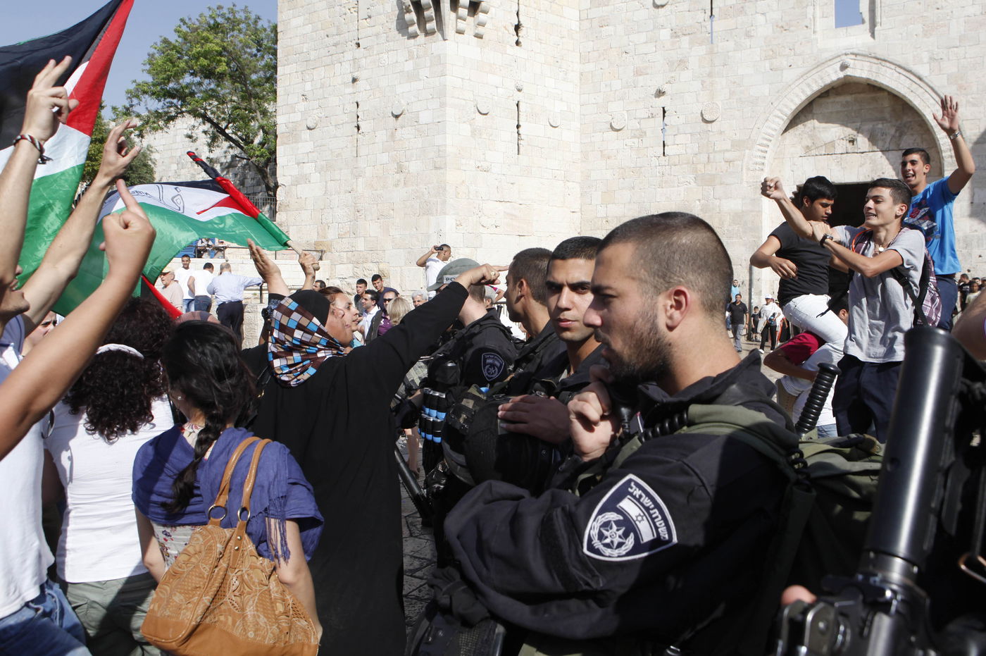 חגיגה שכזו: ריקוד דגלים ביום ירושלים • גלריה