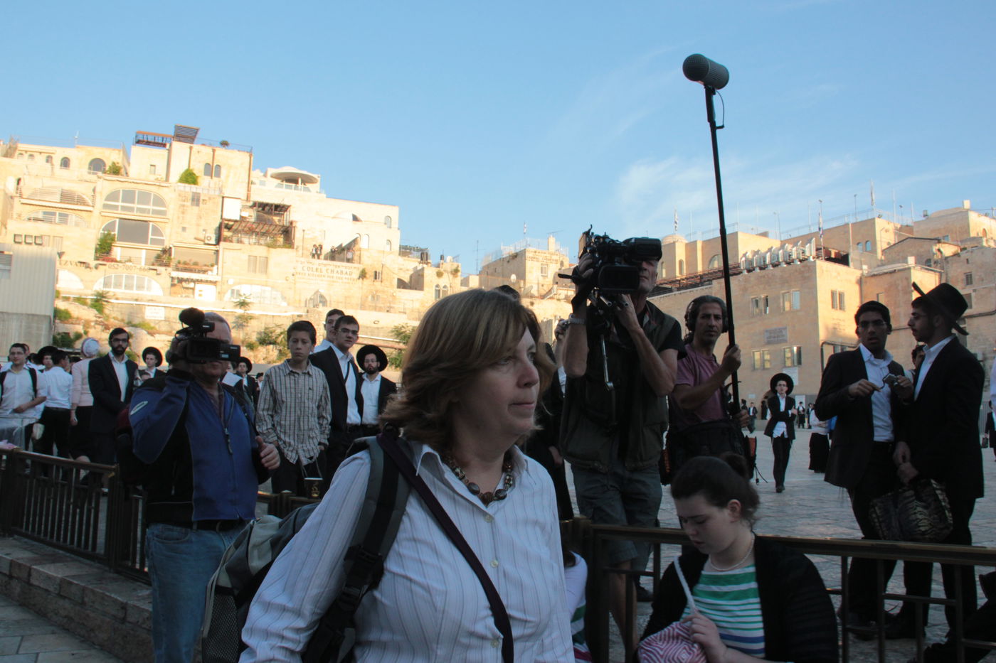 בוקר סוער בכותל: בנות סמינרים מול הרפורמיות