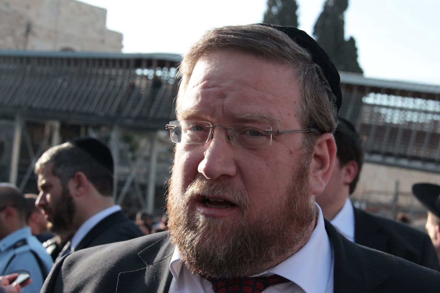 בוקר סוער בכותל: בנות סמינרים מול הרפורמיות