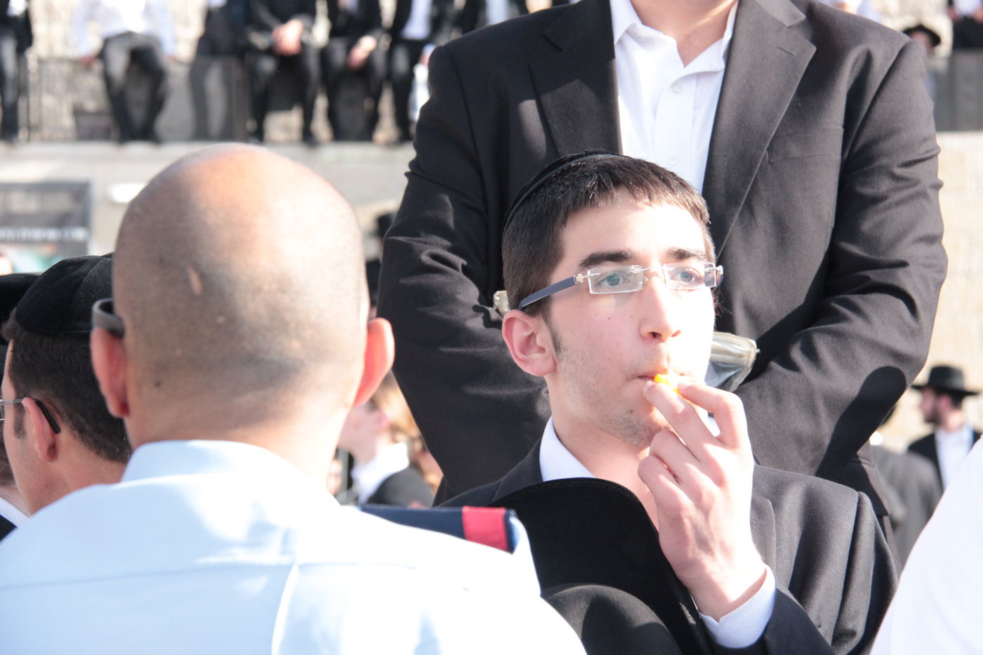 בוקר סוער בכותל: בנות סמינרים מול הרפורמיות