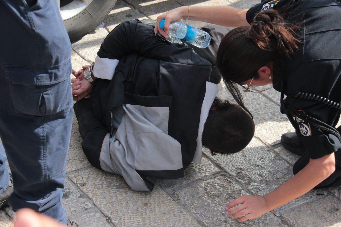 בוקר סוער בכותל: בנות סמינרים מול הרפורמיות