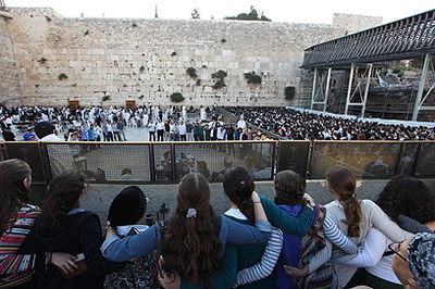 התפילה בכותל, הבוקר