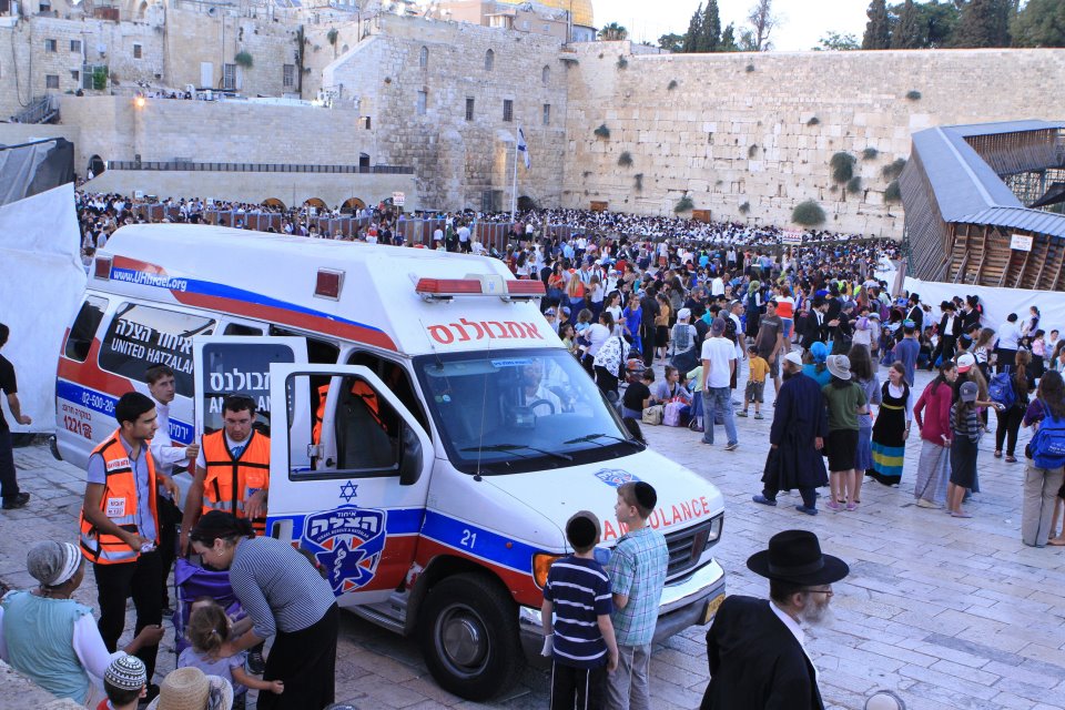 'איחוד הצלה' בכותל המערבי