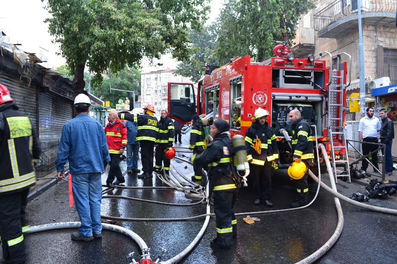 שריפה בשכונת גאולה: נזק כבד נגרם לבניין