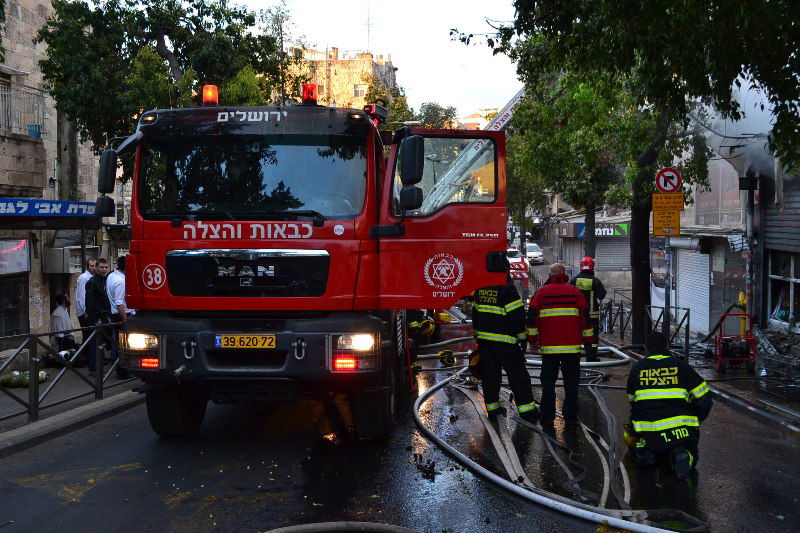 שריפה בשכונת גאולה: נזק כבד נגרם לבניין