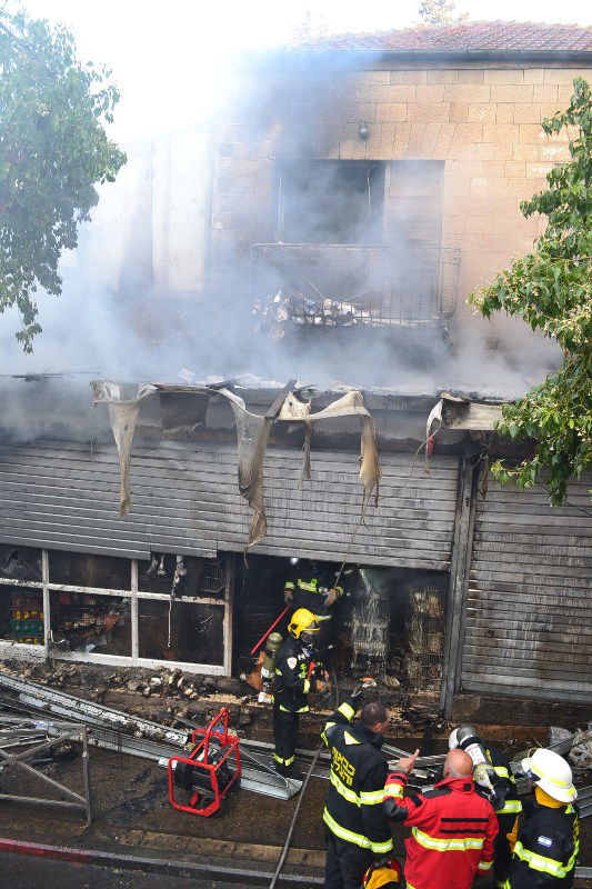 שריפה בשכונת גאולה: נזק כבד נגרם לבניין