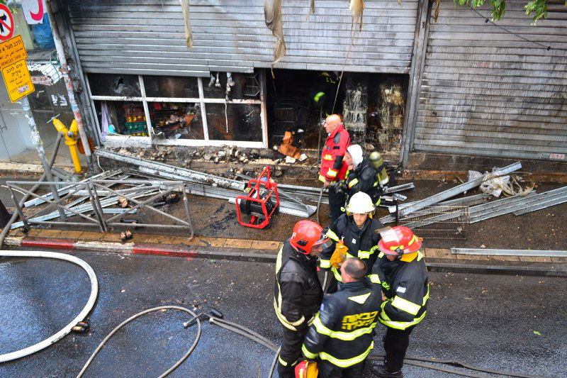 שריפה בשכונת גאולה: נזק כבד נגרם לבניין
