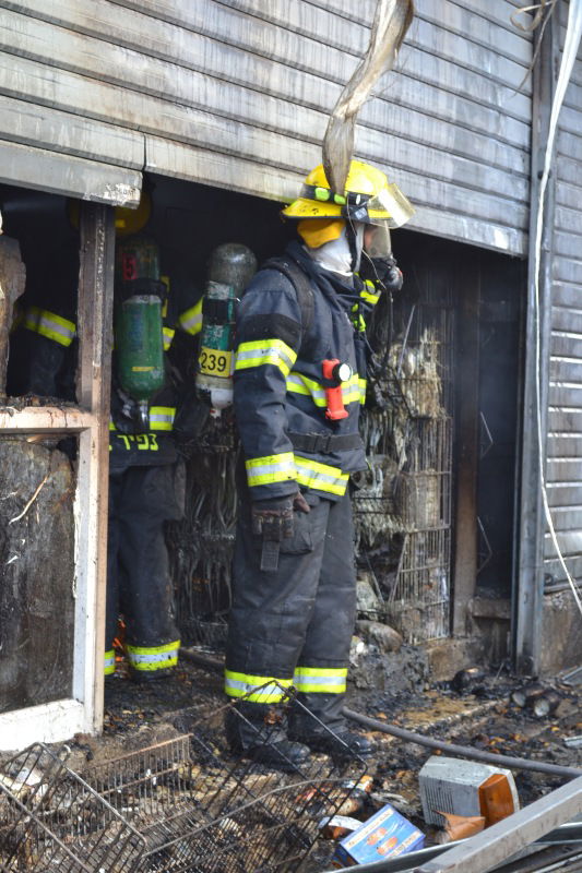 שריפה בשכונת גאולה: נזק כבד נגרם לבניין