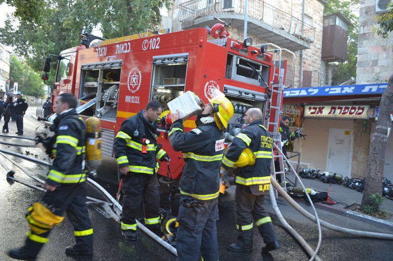 שריפה בשכונת גאולה: נזק כבד נגרם לבניין