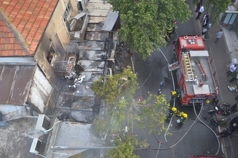 שריפה בשכונת גאולה: נזק כבד נגרם לבניין