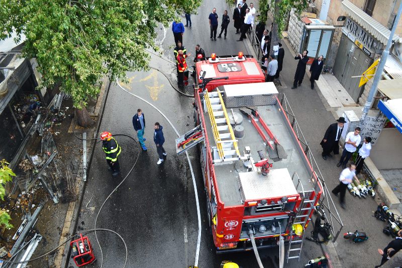 שריפה בשכונת גאולה: נזק כבד נגרם לבניין