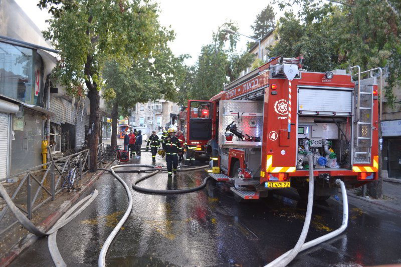שריפה בשכונת גאולה: נזק כבד נגרם לבניין