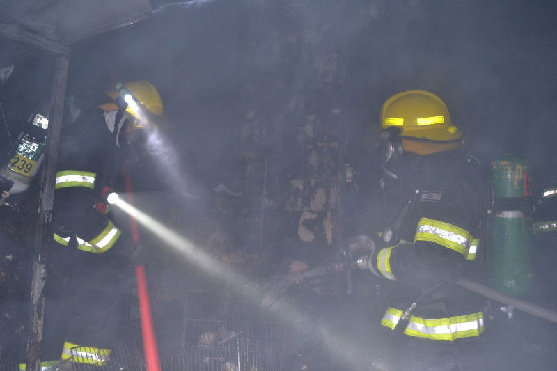 שריפה בשכונת גאולה: נזק כבד נגרם לבניין
