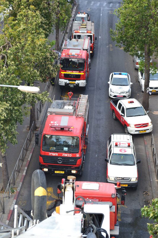 שריפה בשכונת גאולה: נזק כבד נגרם לבניין