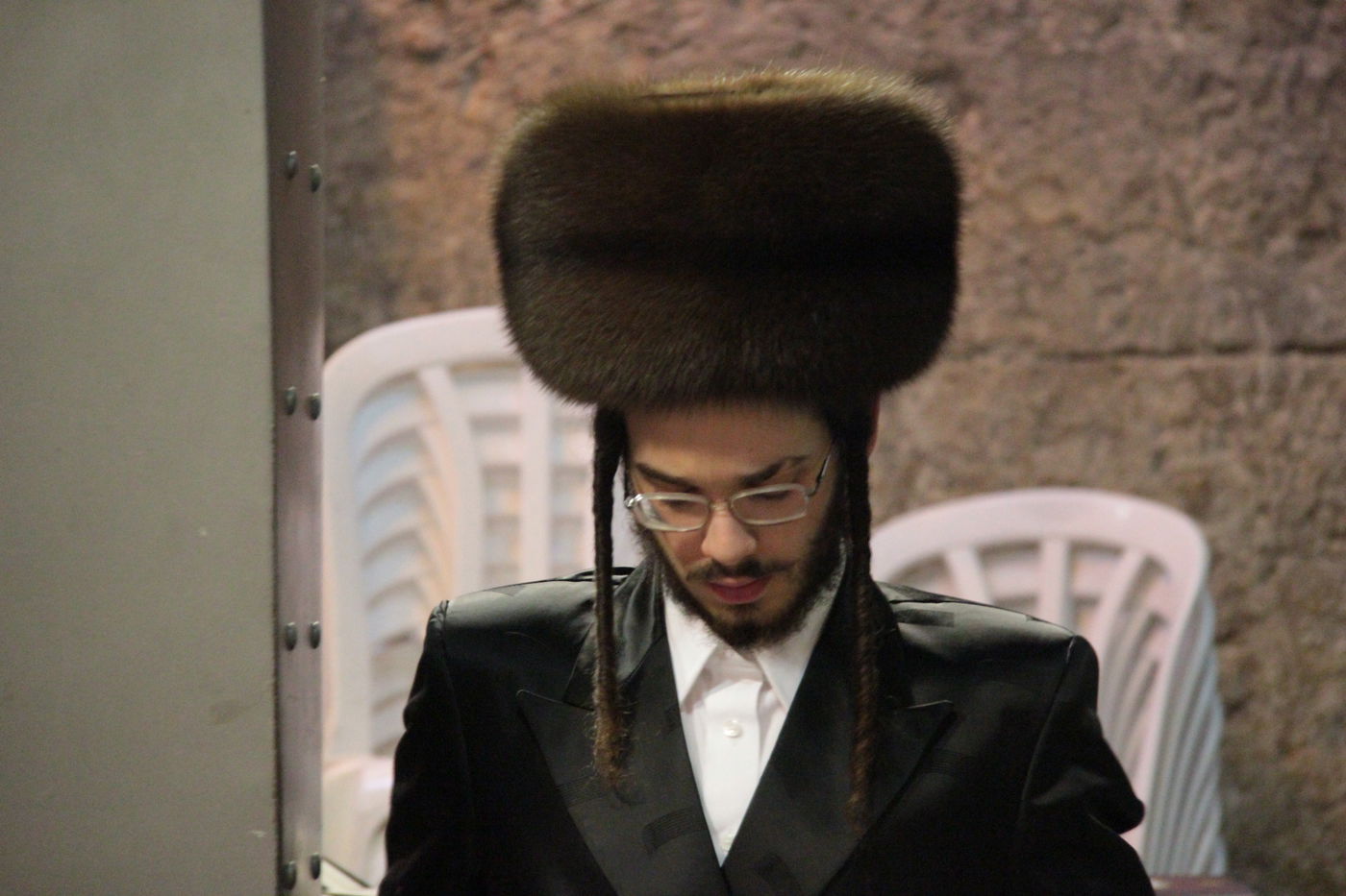 צפו: הנסיך של בעלזא מתפלל בכותל