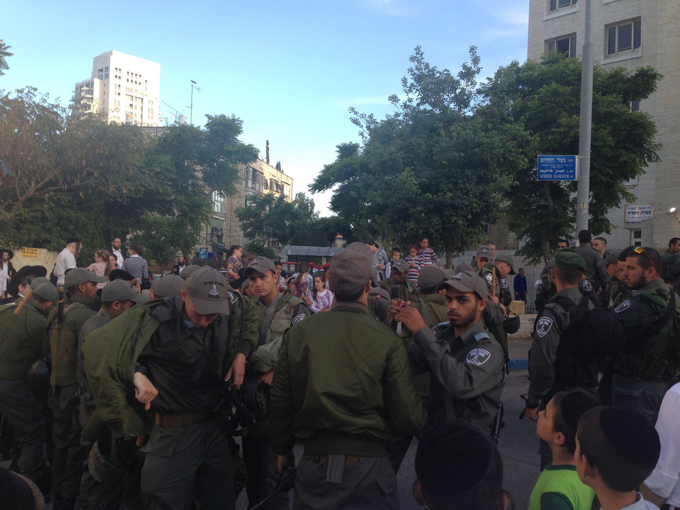 עצרת הגיוס: בלשים ושוטרים נפרשו בשכונת מקור ברוך