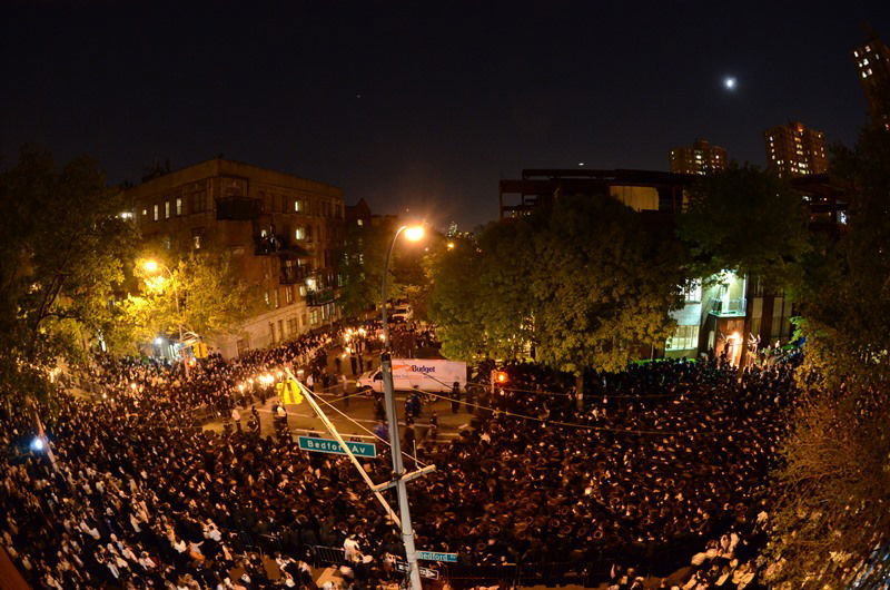 גלריה: אלפים בטיש נעילת החג בסאטמר