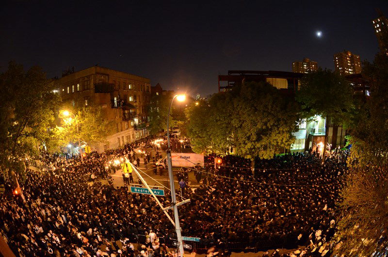 גלריה: אלפים בטיש נעילת החג בסאטמר