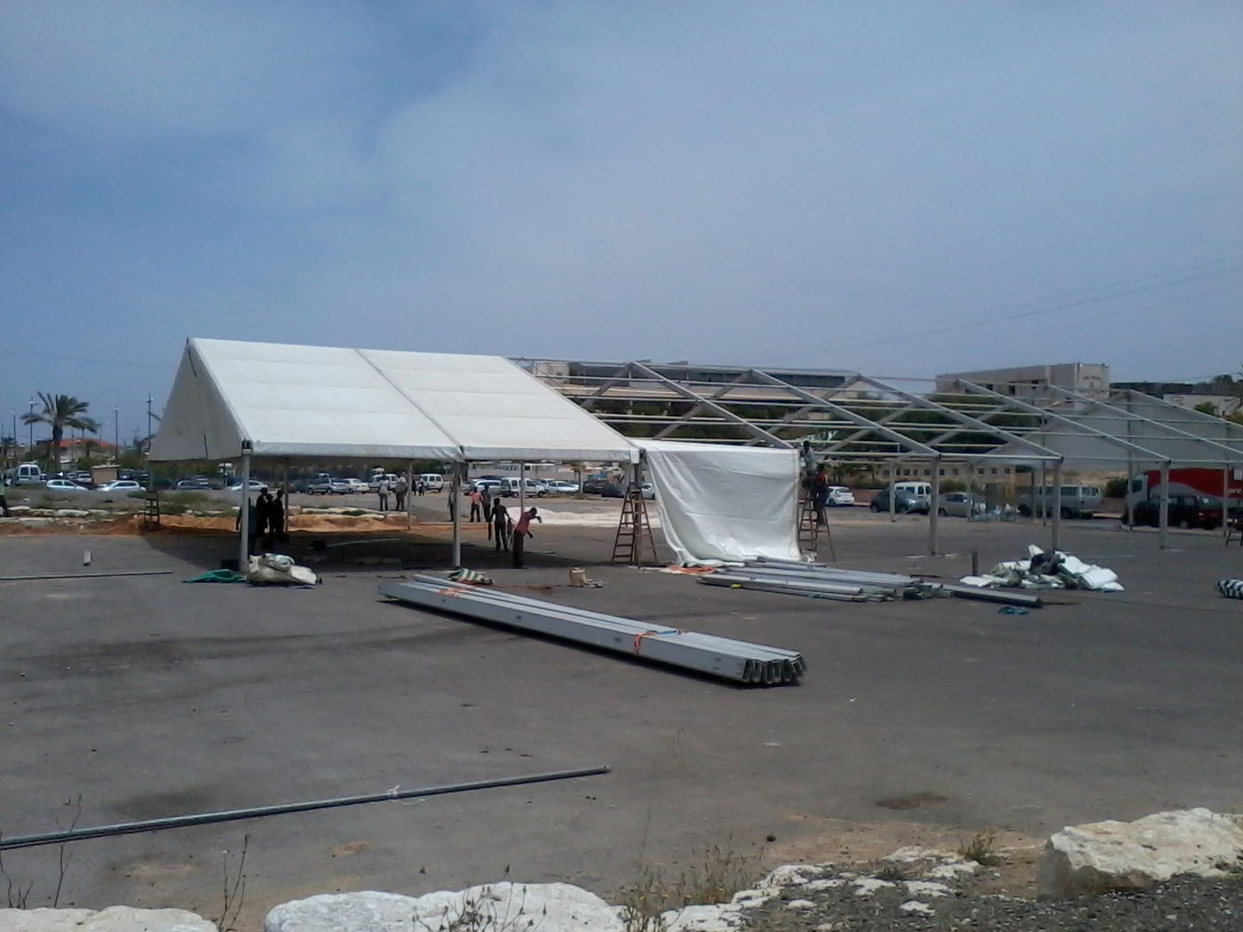 צפו: החלה ההיערכות לחתונת נכדת האדמו"ר מצאנז