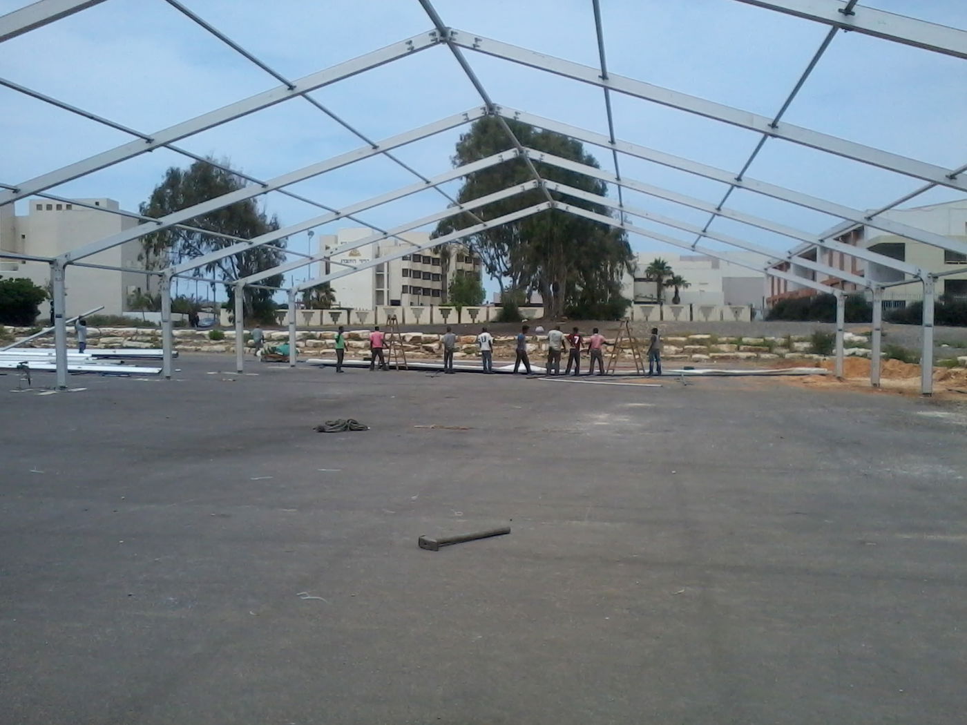 צפו: החלה ההיערכות לחתונת נכדת האדמו"ר מצאנז