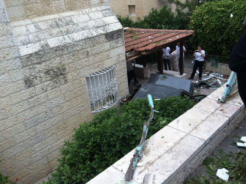 נס בירושלים: קשיש נכנס לתפילה, וניצל מתאונה